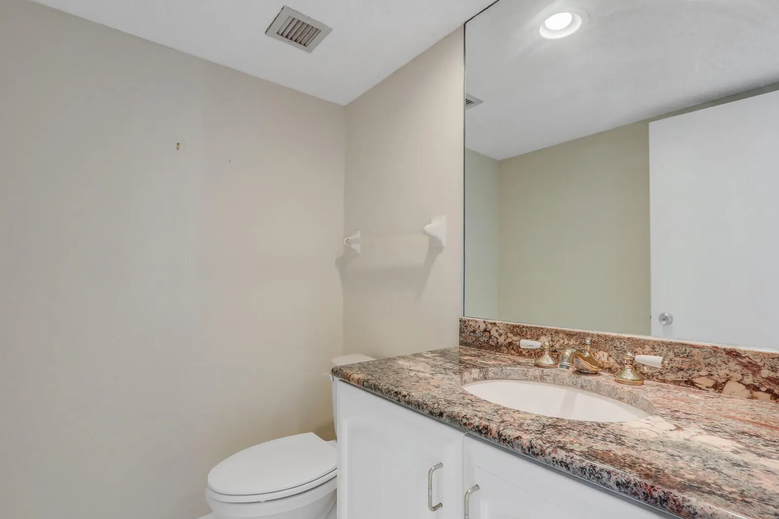 132 Lakeshore Drive, #1117
