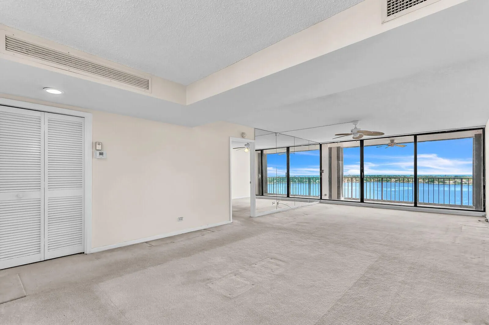 132 Lakeshore Drive, #1117