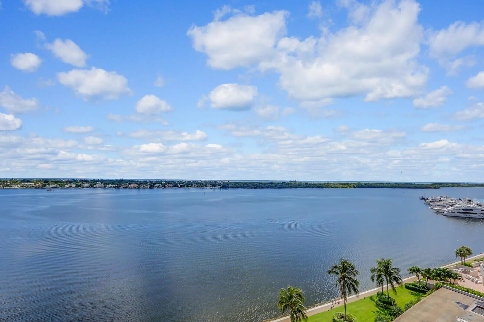 132 Lakeshore Drive, #1117