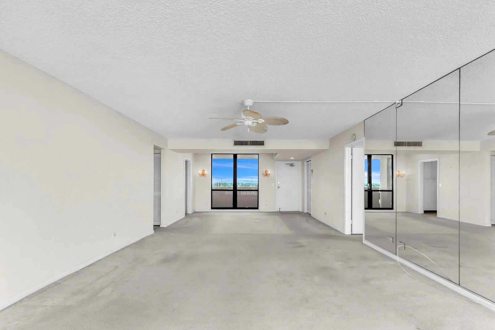 132 Lakeshore Drive, #1117