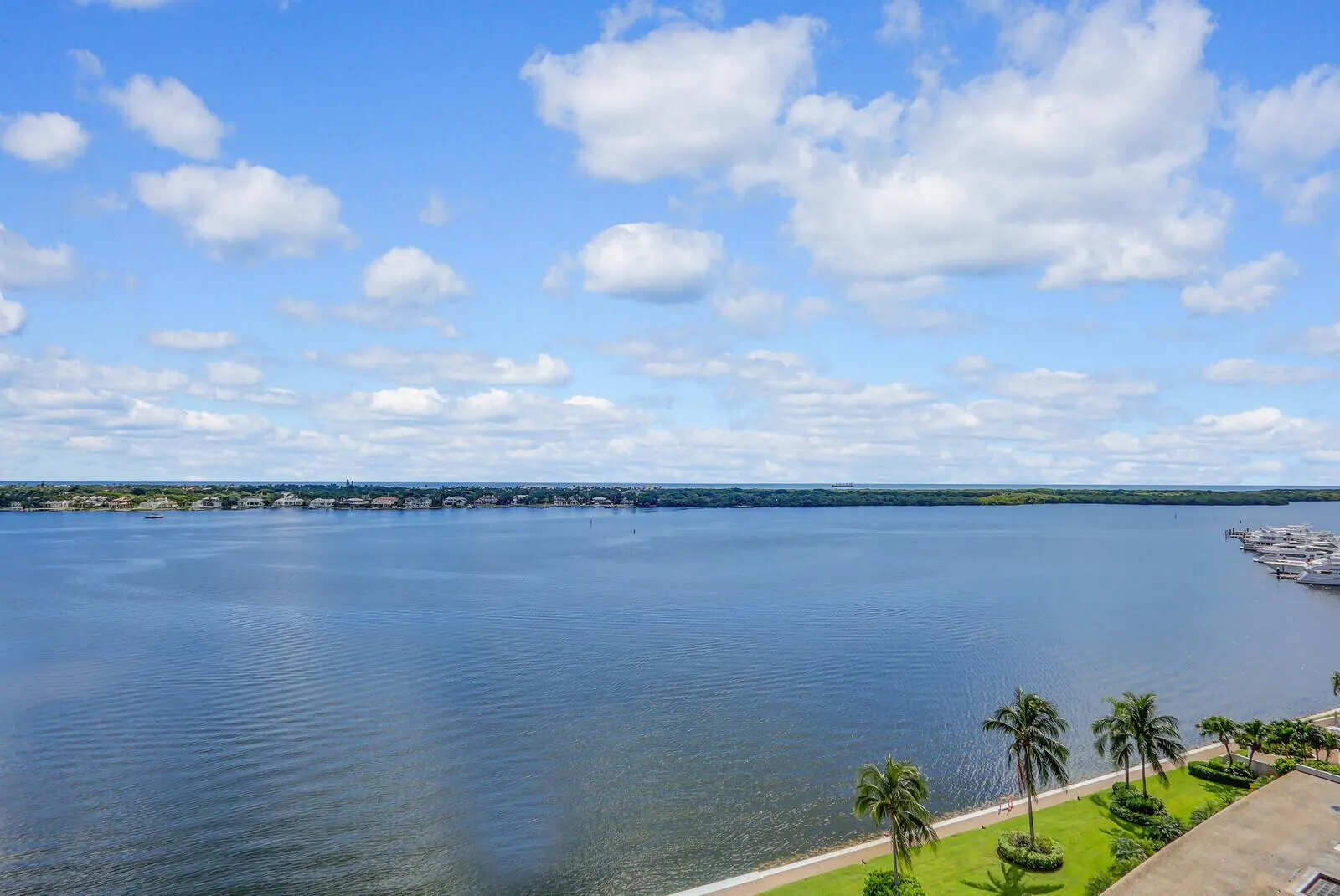 132 Lakeshore Drive, #1117