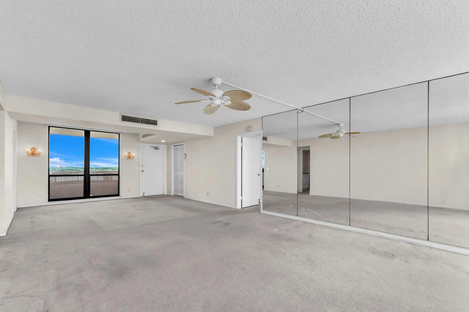 132 Lakeshore Drive, #1117