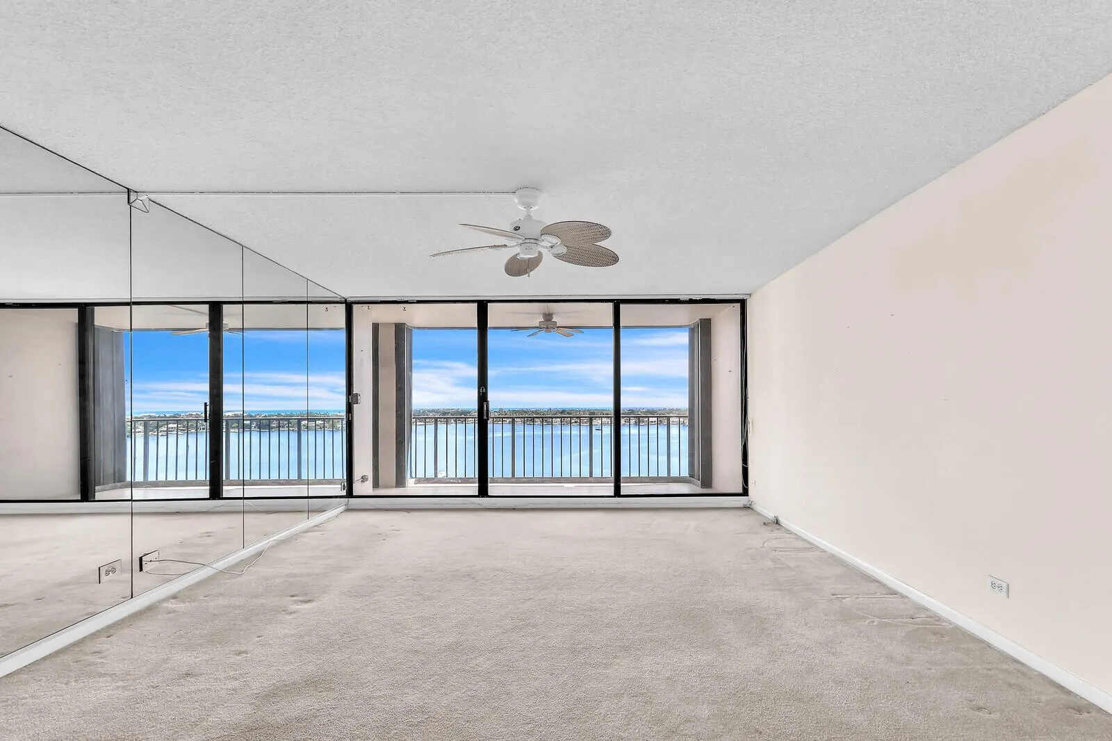 132 Lakeshore Drive, #1117