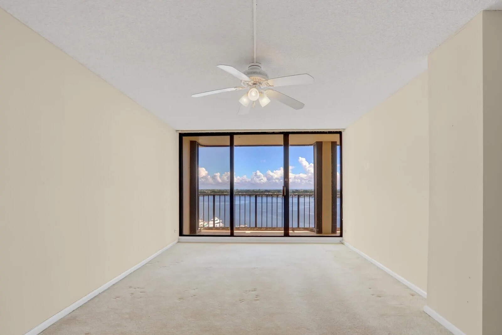 132 Lakeshore Drive, #1117