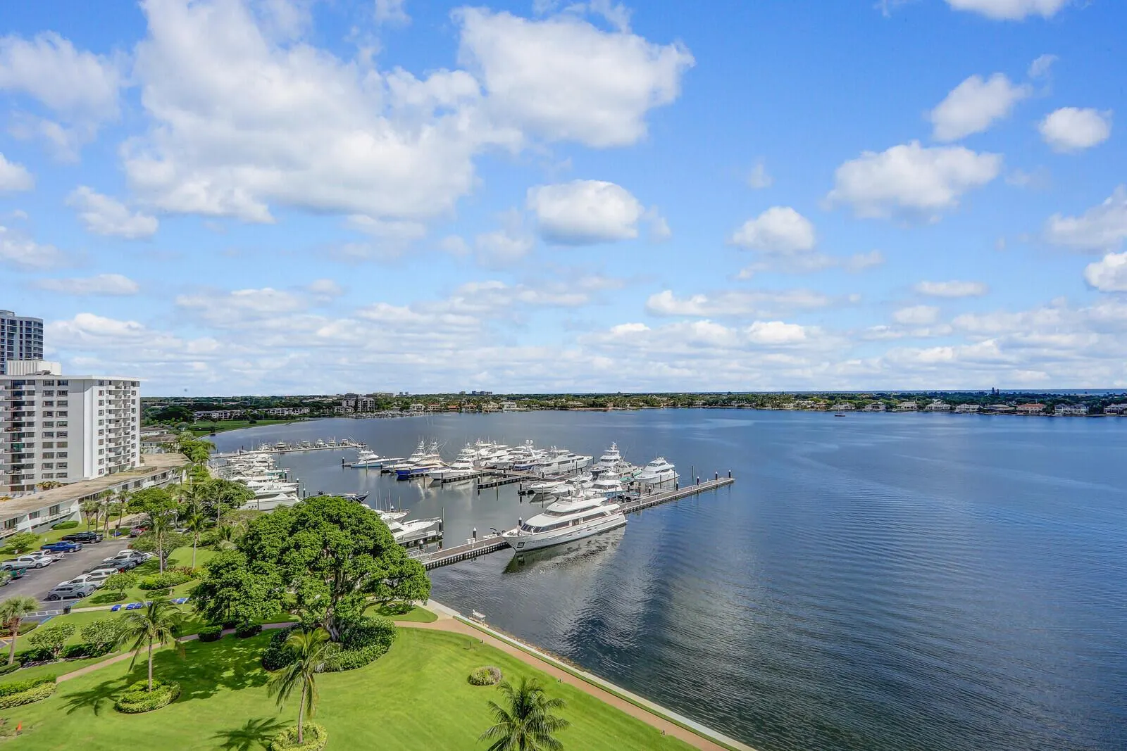 132 Lakeshore Drive, #1117