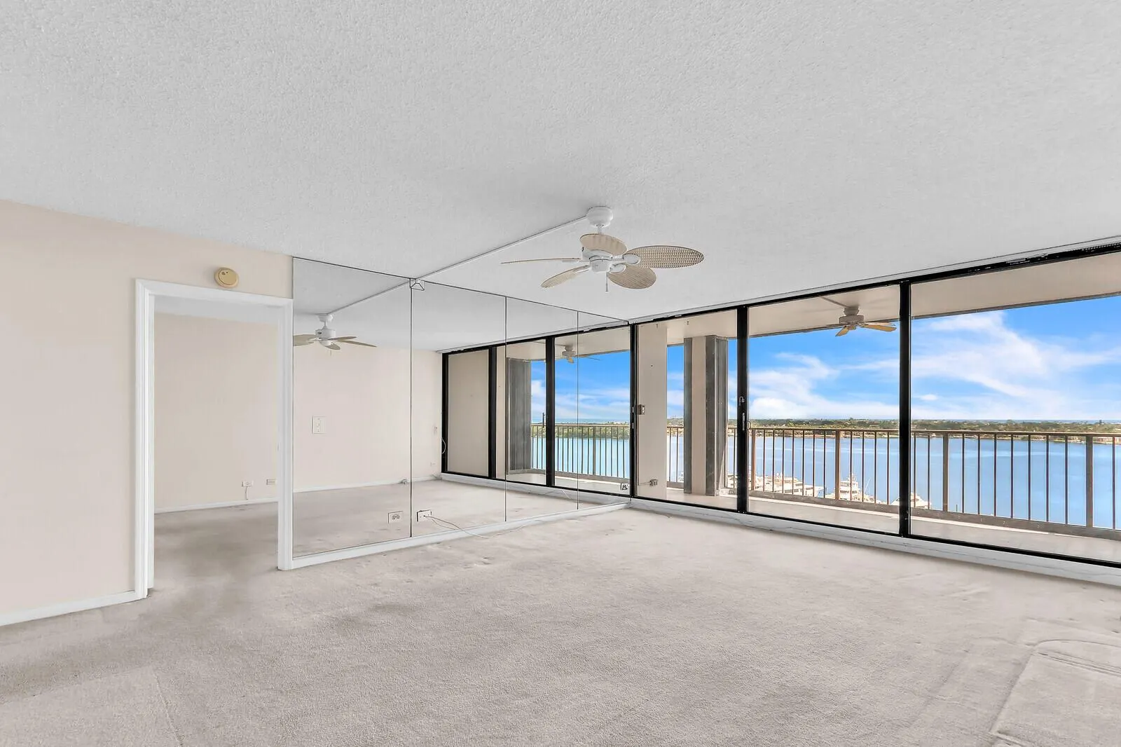 132 Lakeshore Drive, #1117