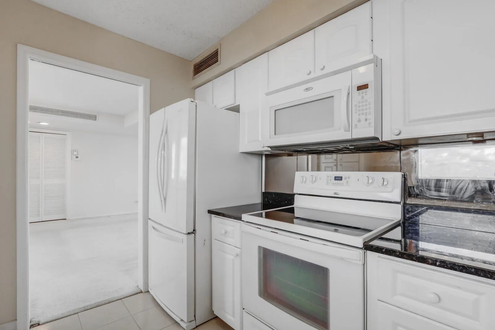 132 Lakeshore Drive, #1117