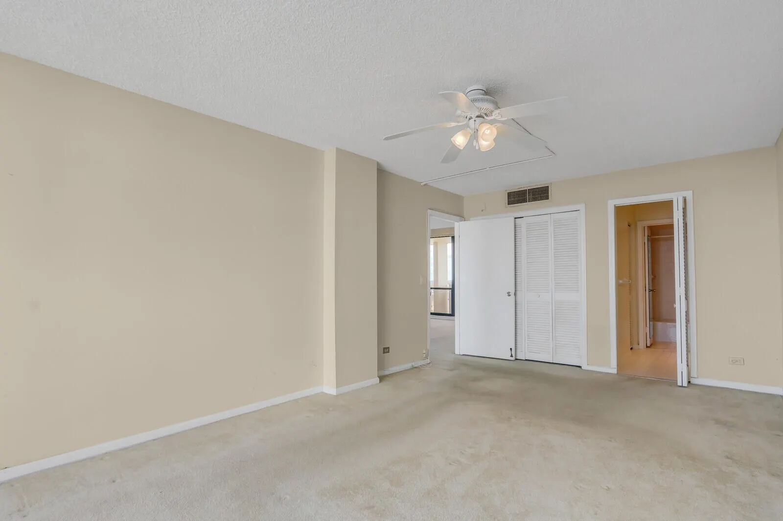 132 Lakeshore Drive, #1117
