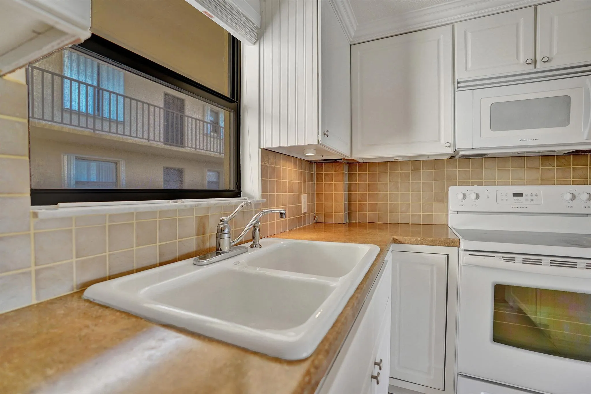 890 N Federal Highway, #410