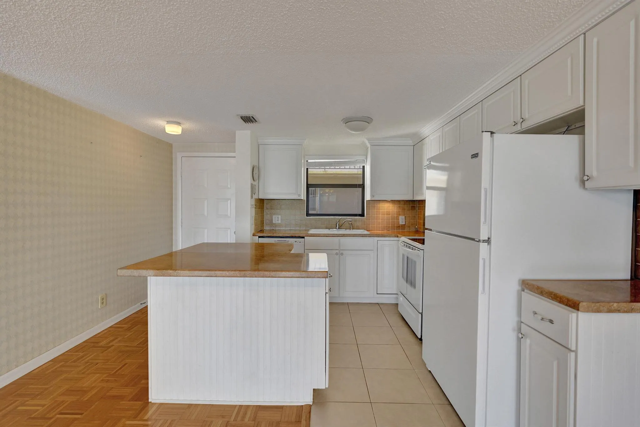 890 N Federal Highway, #410