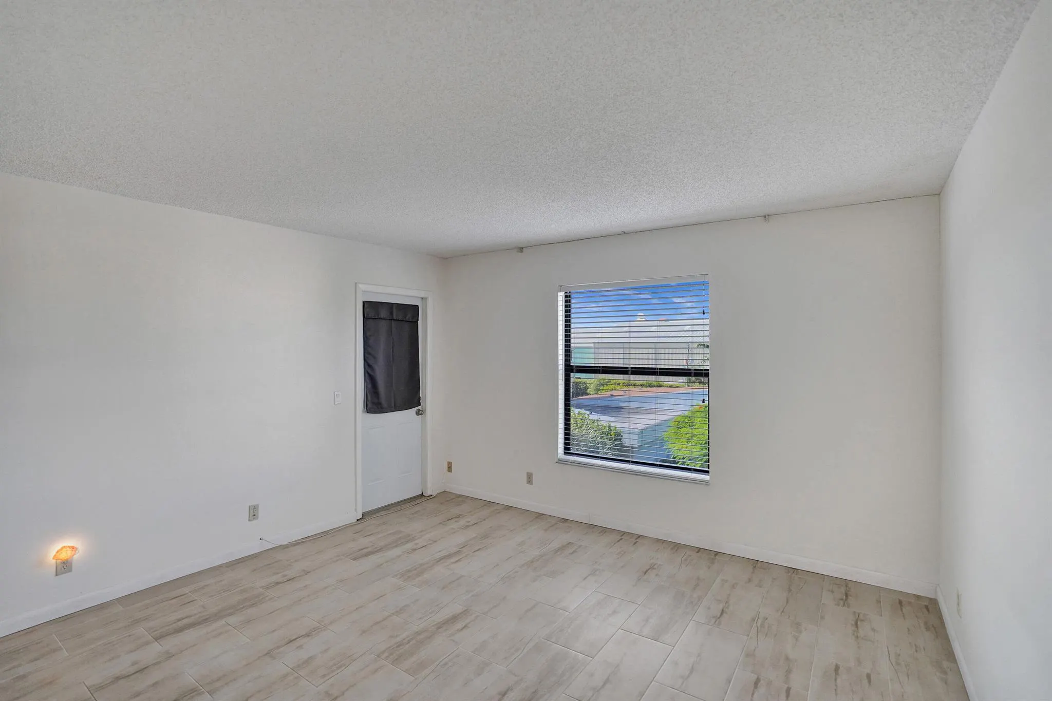 890 N Federal Highway, #410