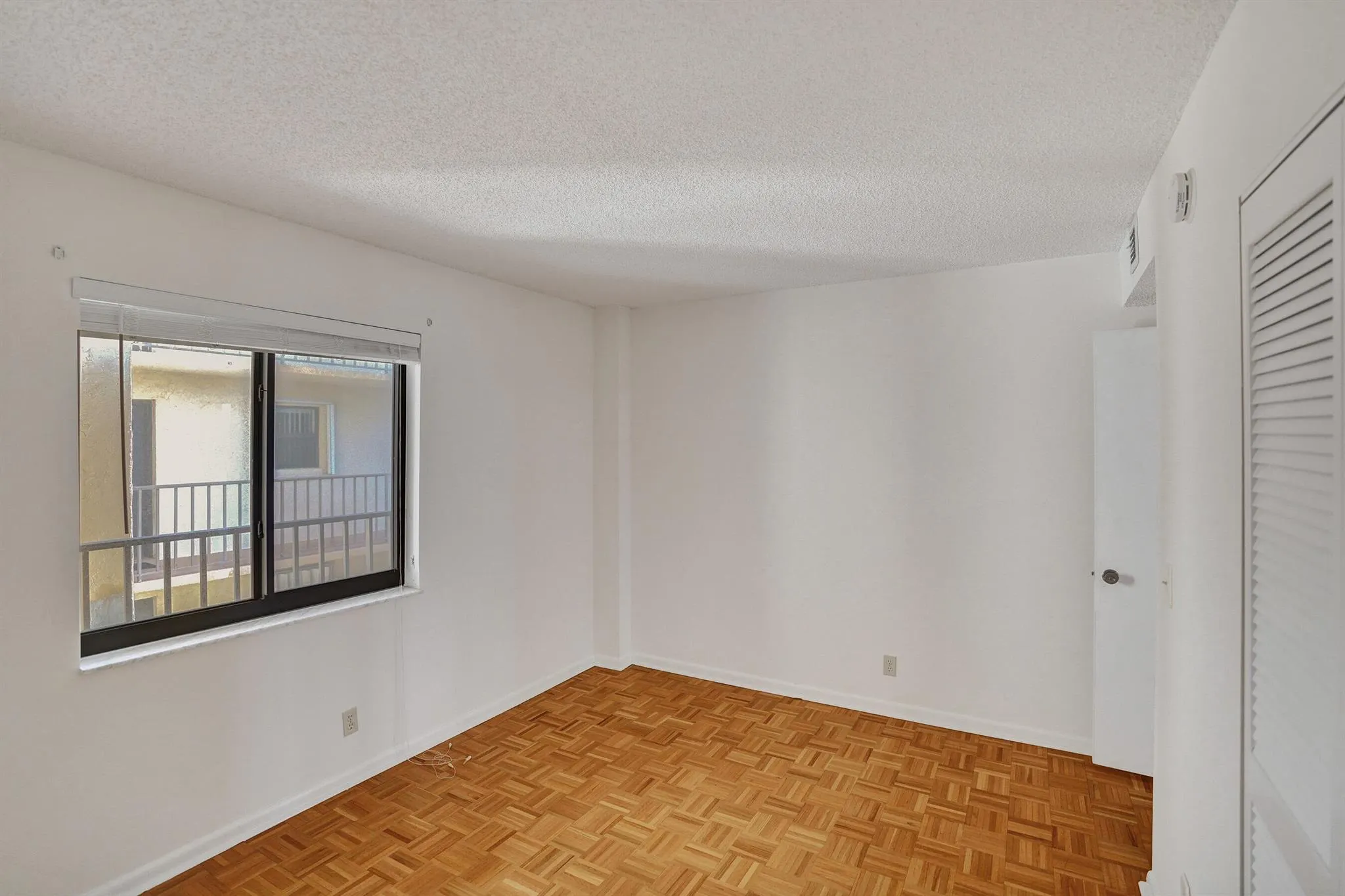 890 N Federal Highway, #410