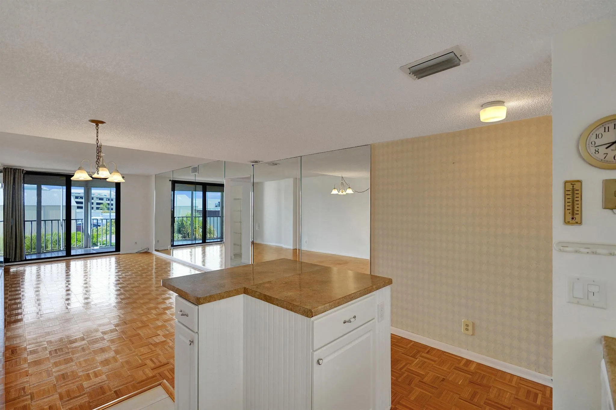 890 N Federal Highway, #410