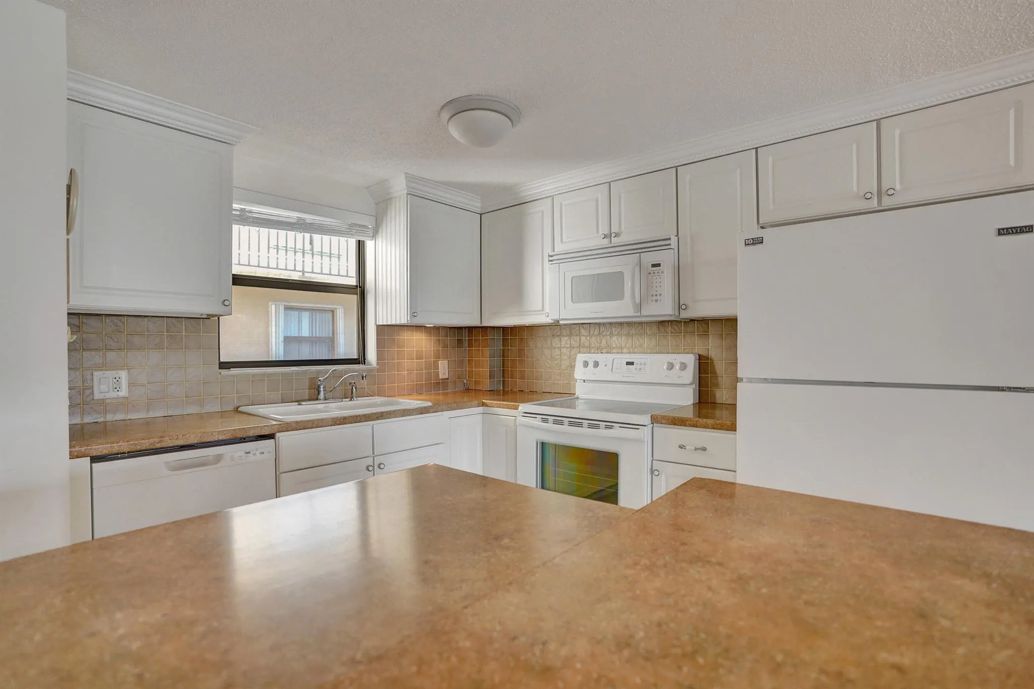 890 N Federal Highway, #410
