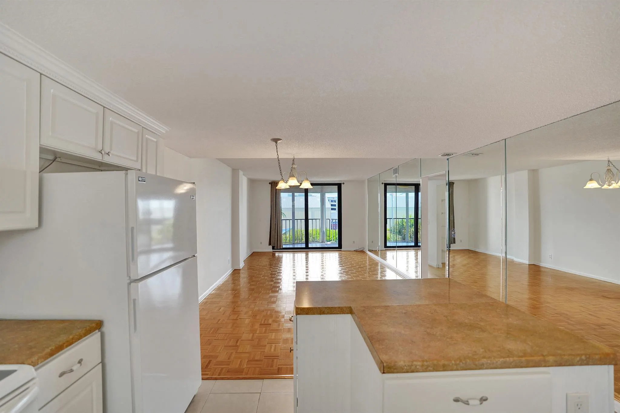890 N Federal Highway, #410