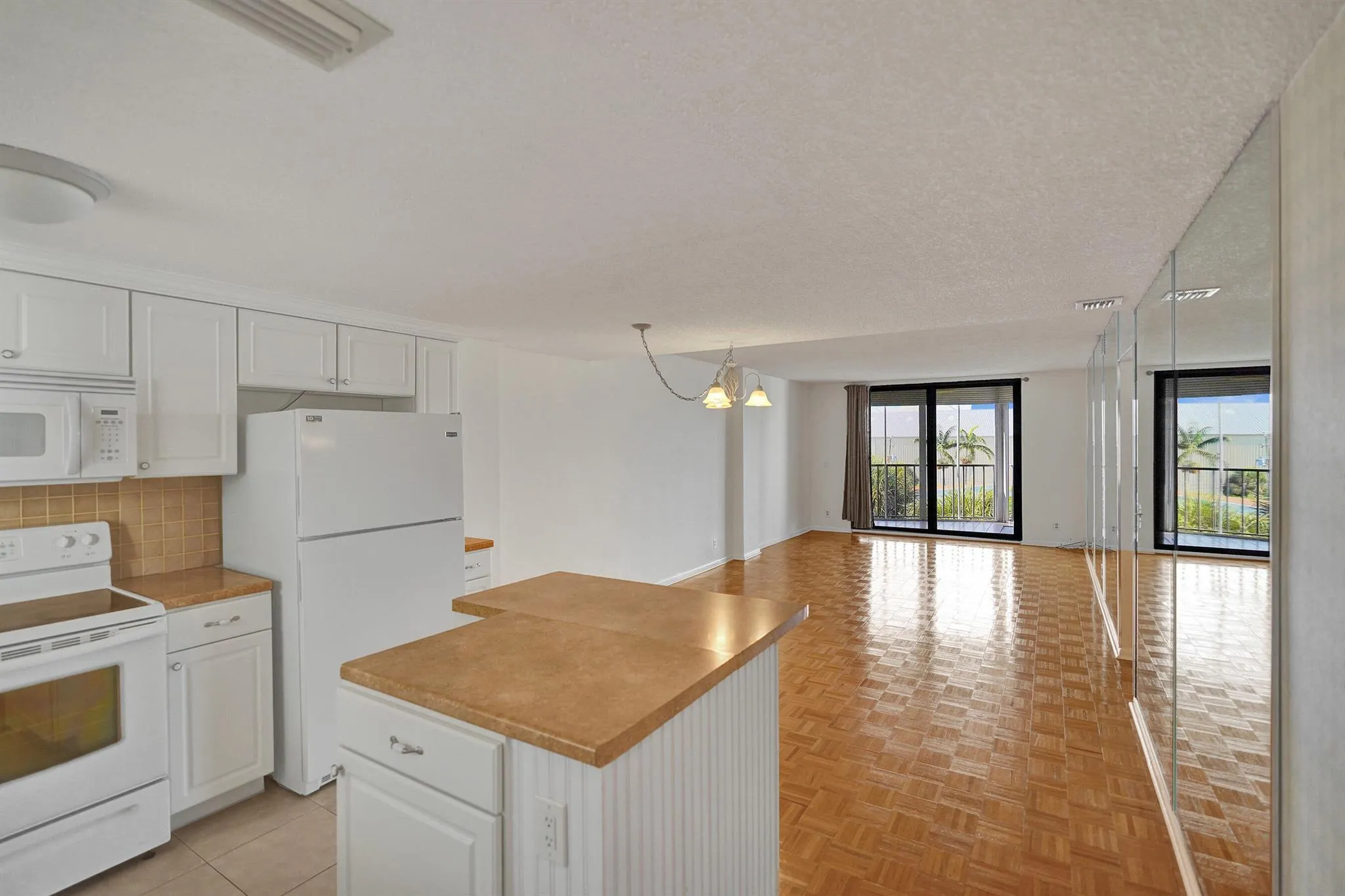 890 N Federal Highway, #410
