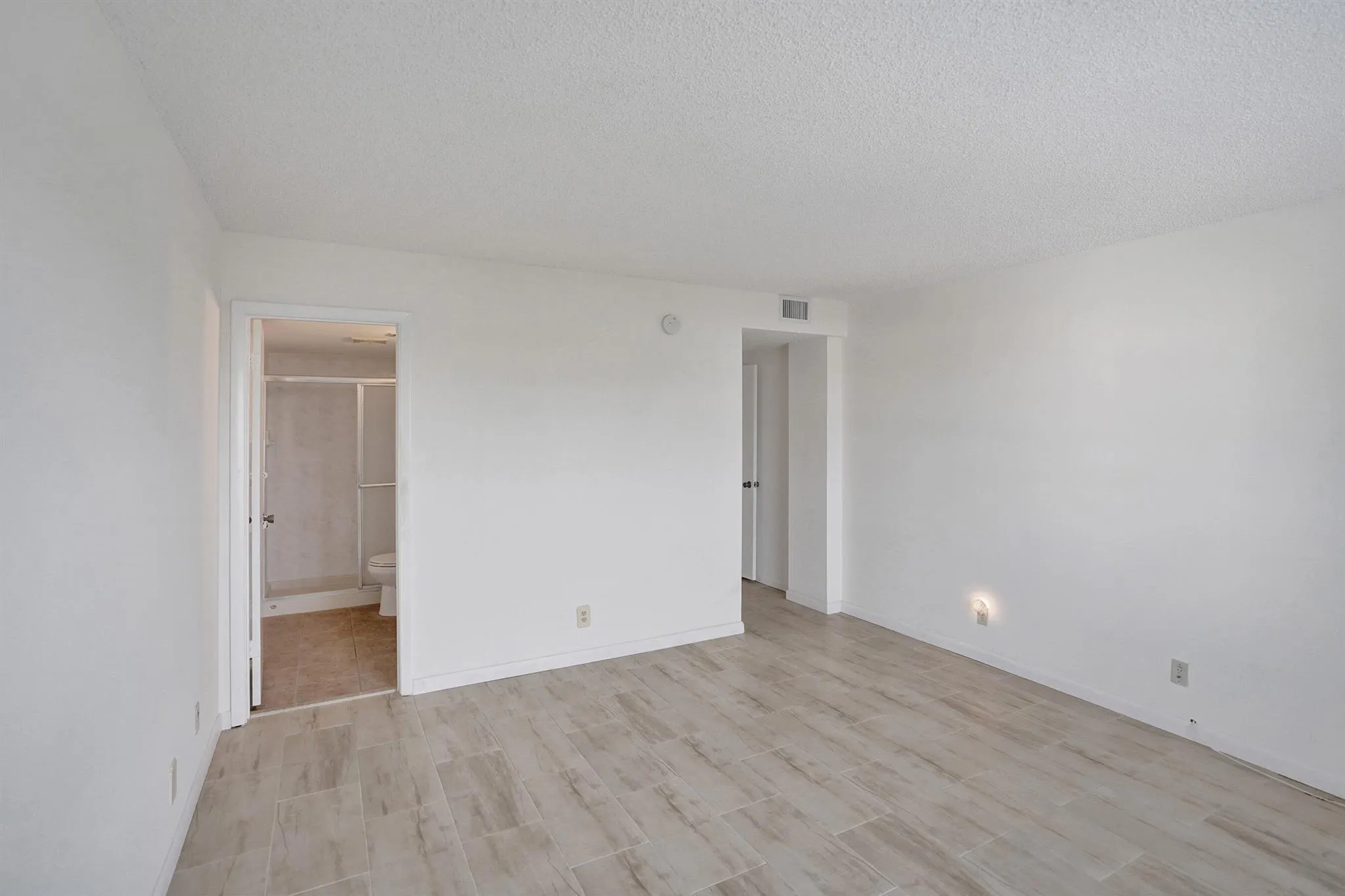 890 N Federal Highway, #410