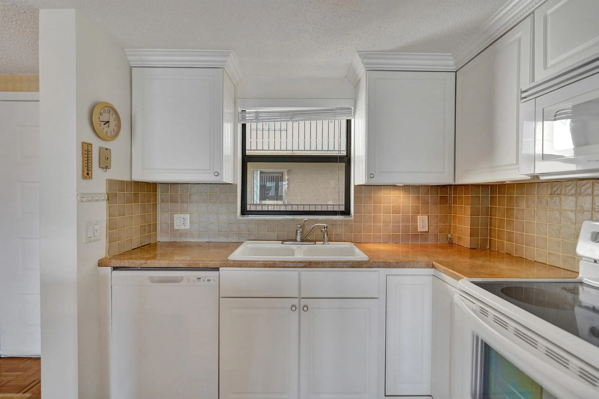 890 N Federal Highway, #410
