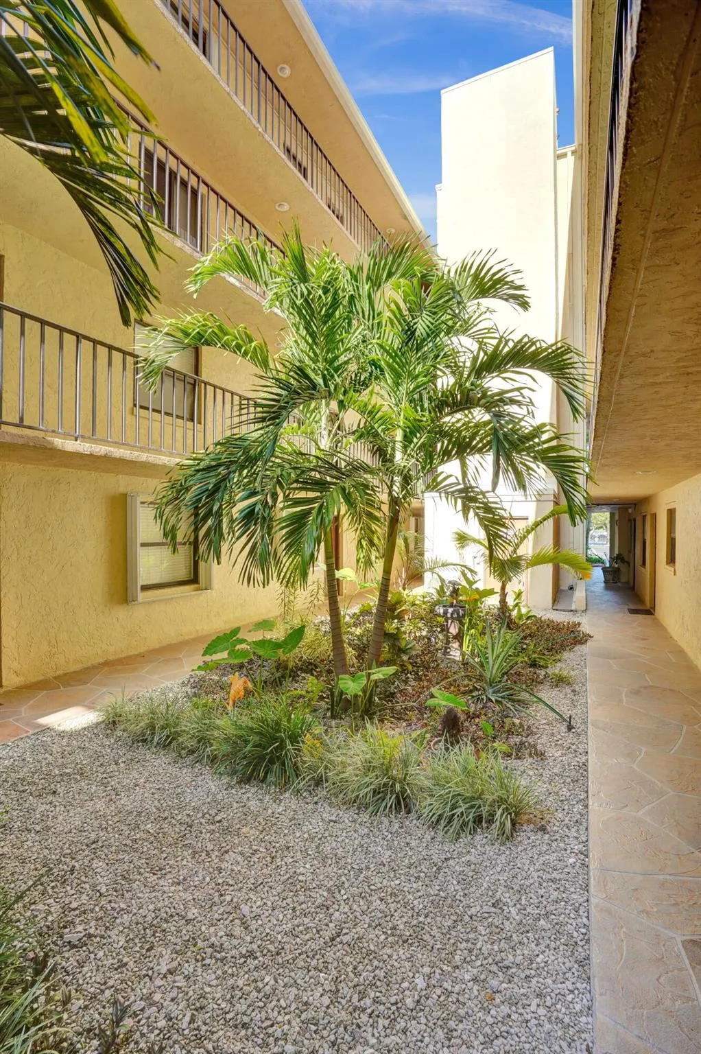 890 N Federal Highway, #410