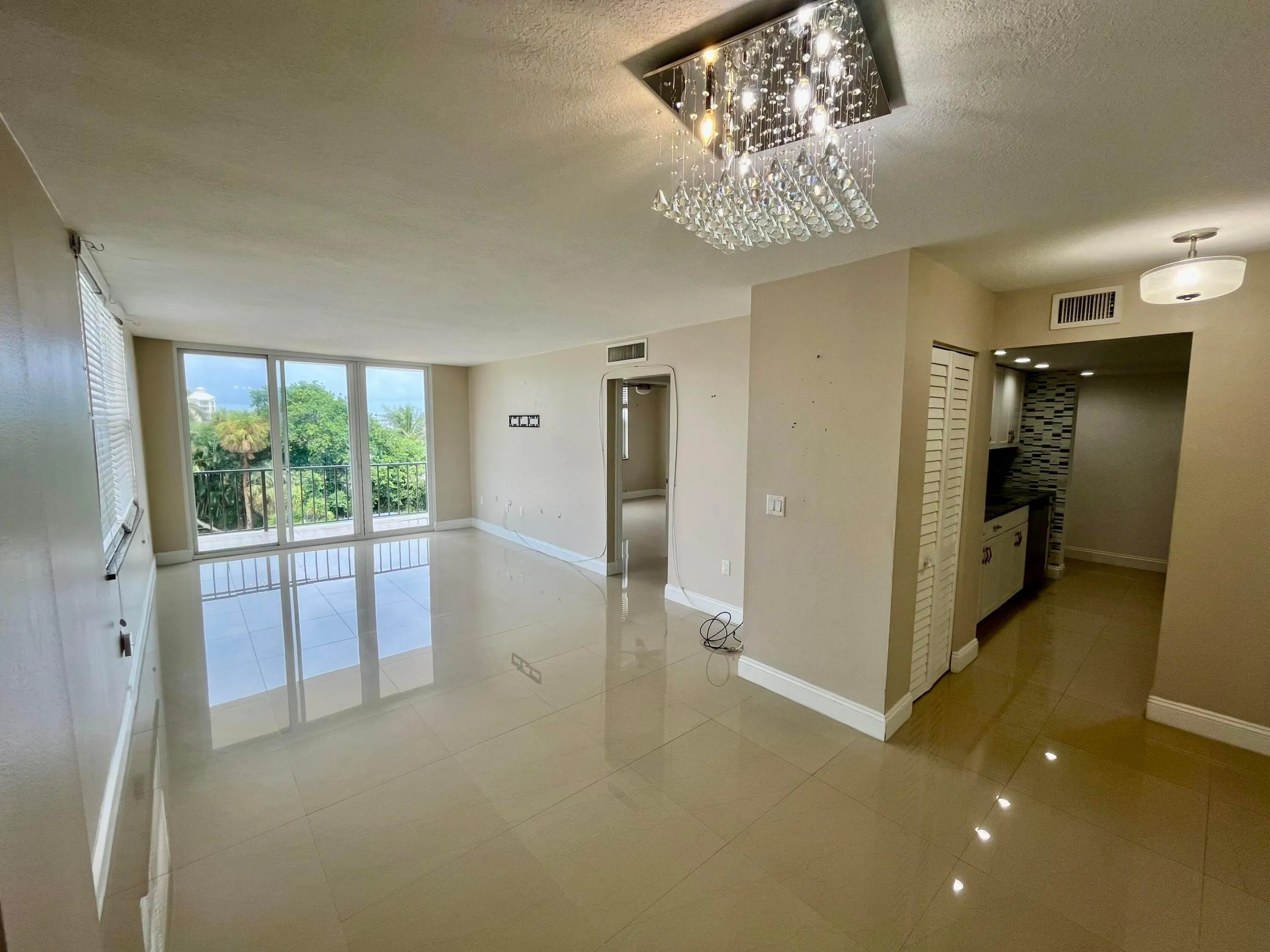 301 Croton Avenue #406