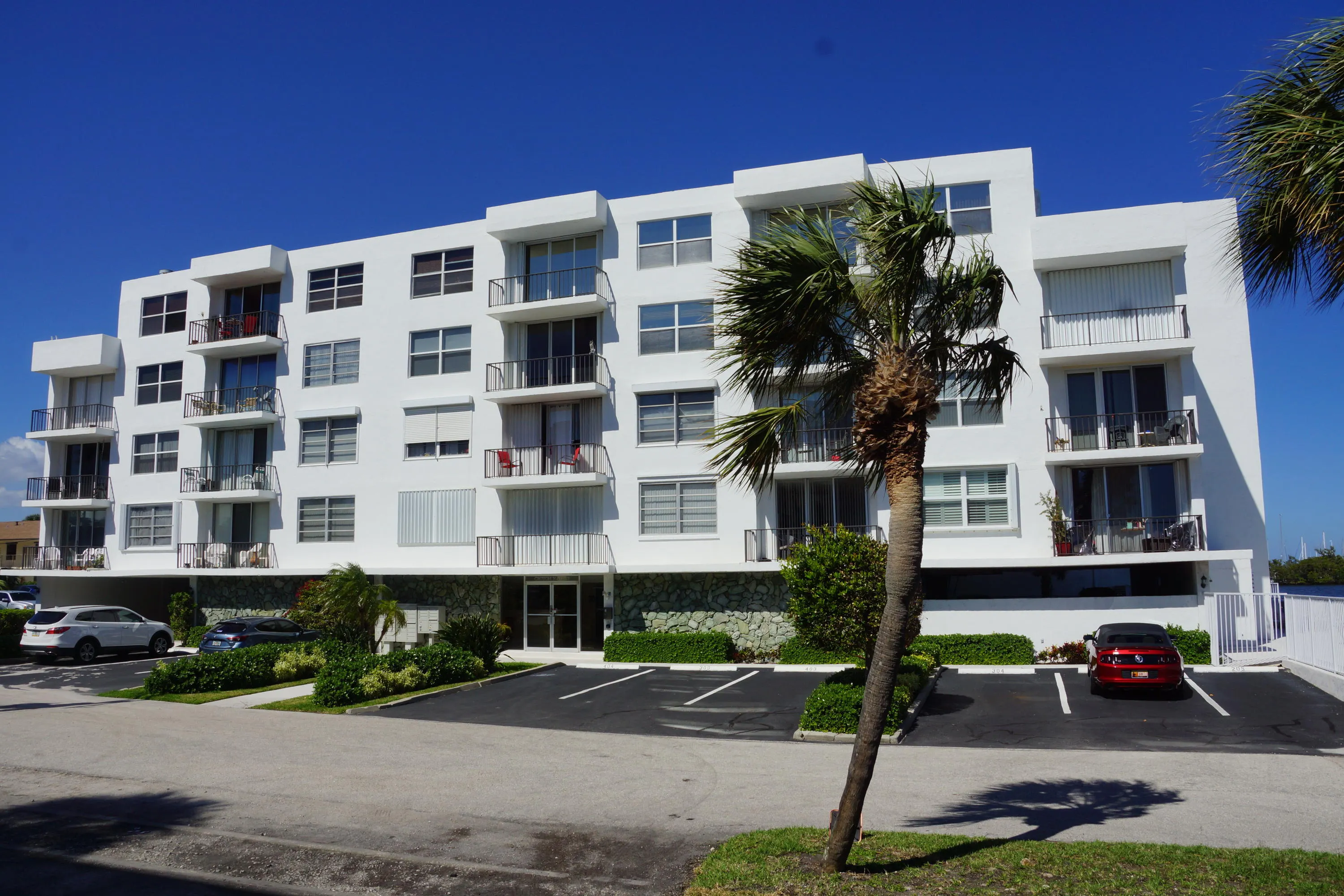 301 Croton Avenue #406