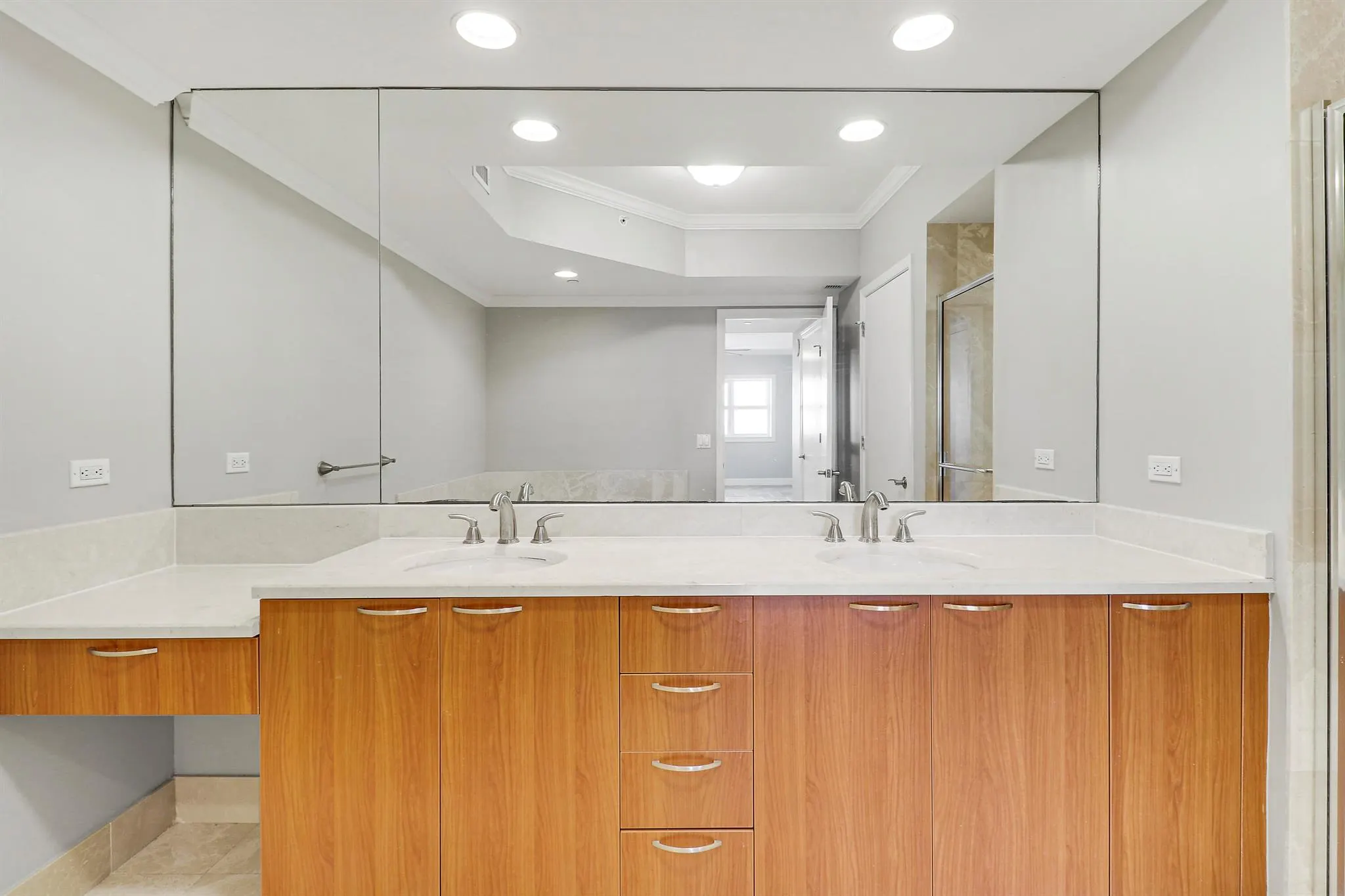 2650 Lake Shore Drive, #1105