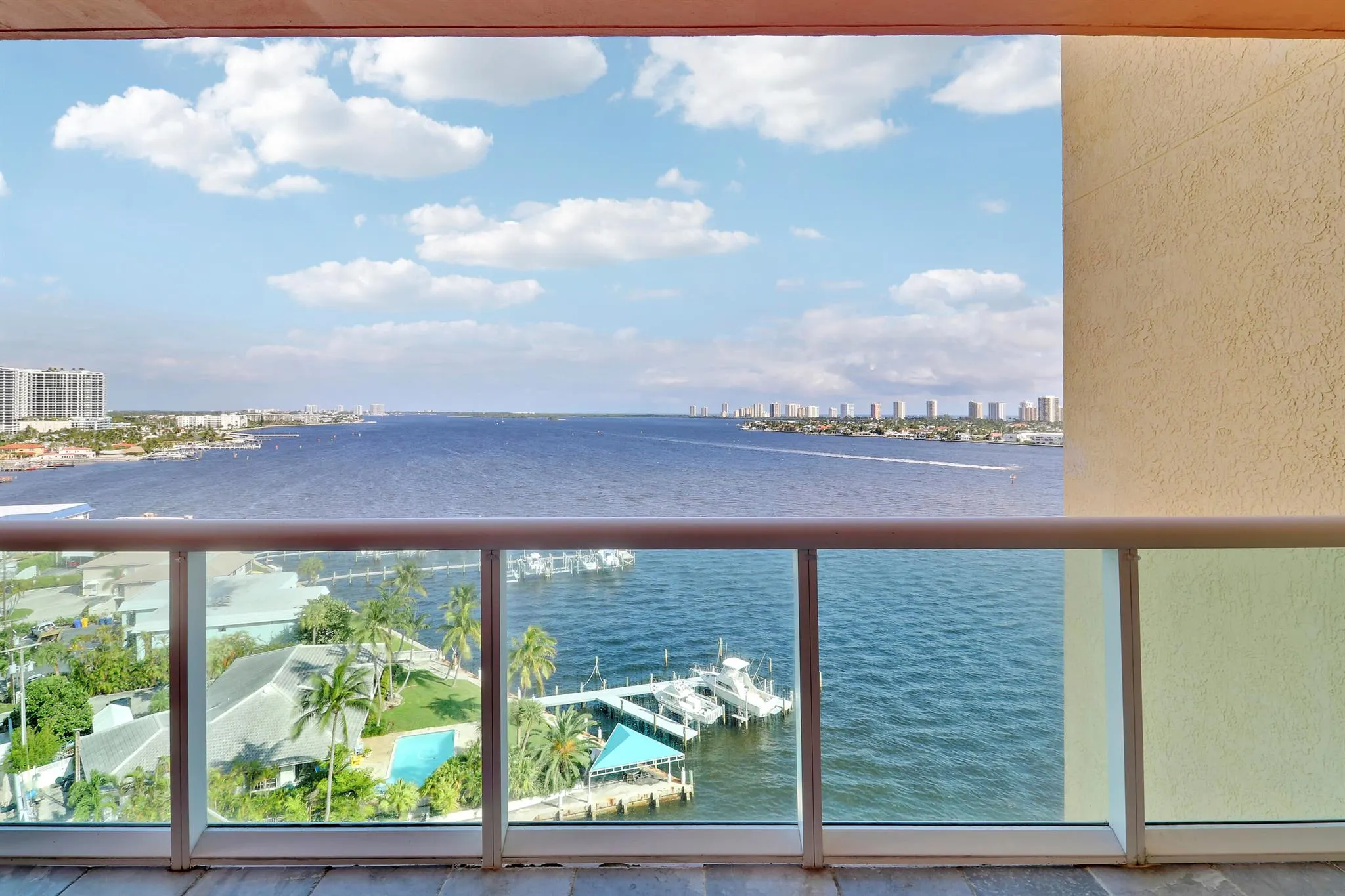 2650 Lake Shore Drive, #1105