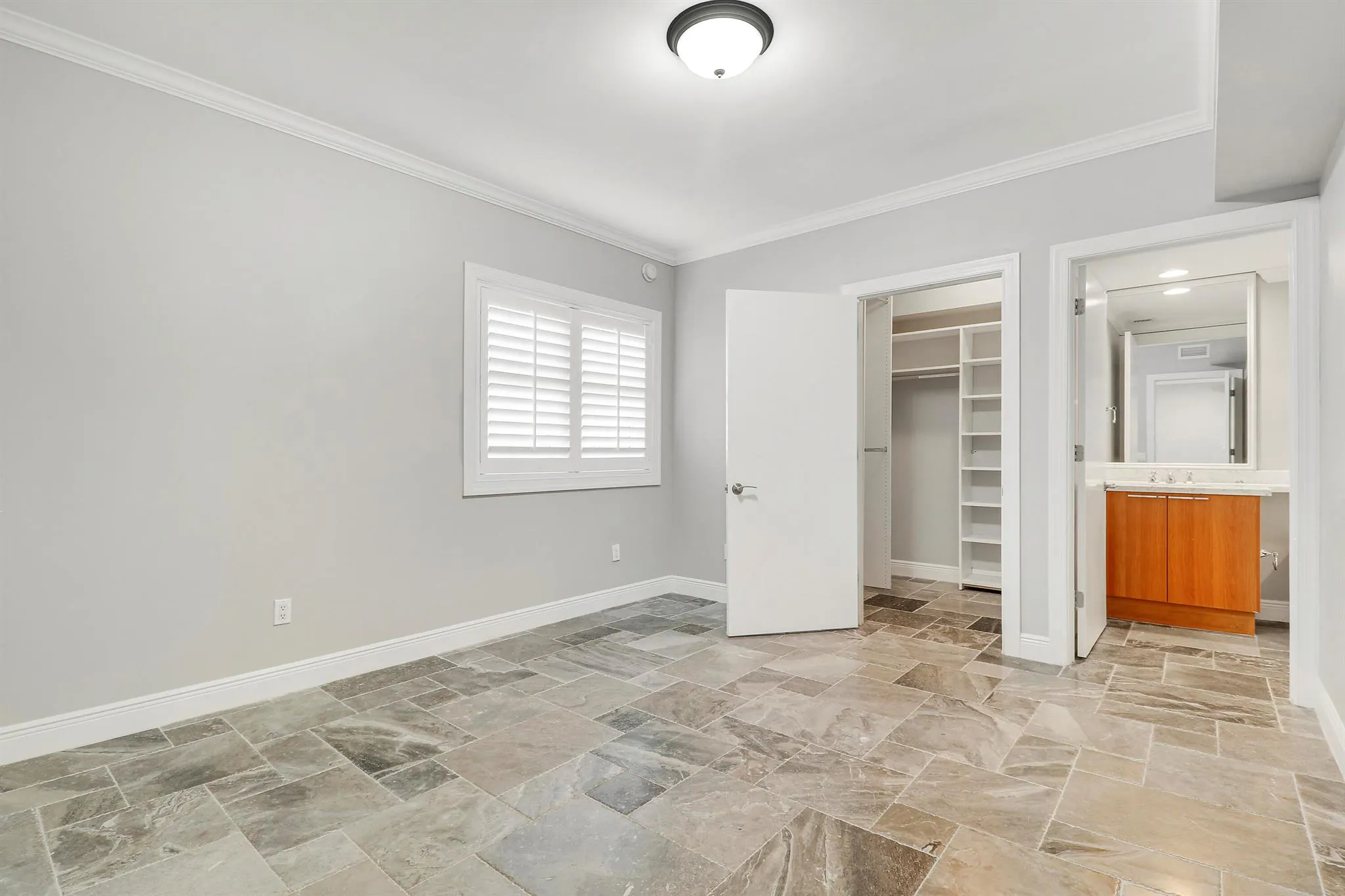 2650 Lake Shore Drive, #1105