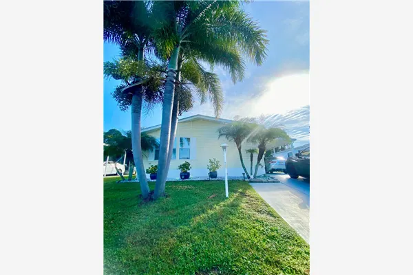 436 Tropical Isles Circle