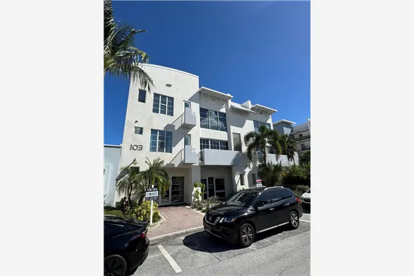 103 SE 4th Avenue, #101