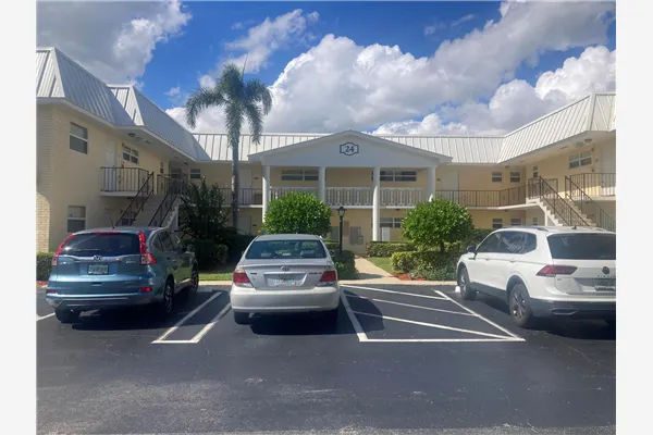 24 Colonial Club Drive, #102