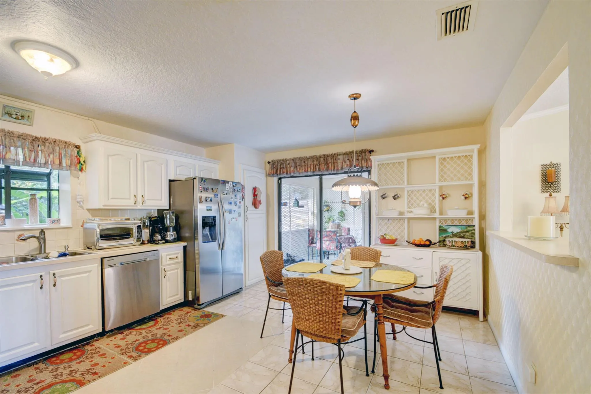 5882 Lincoln Circle W