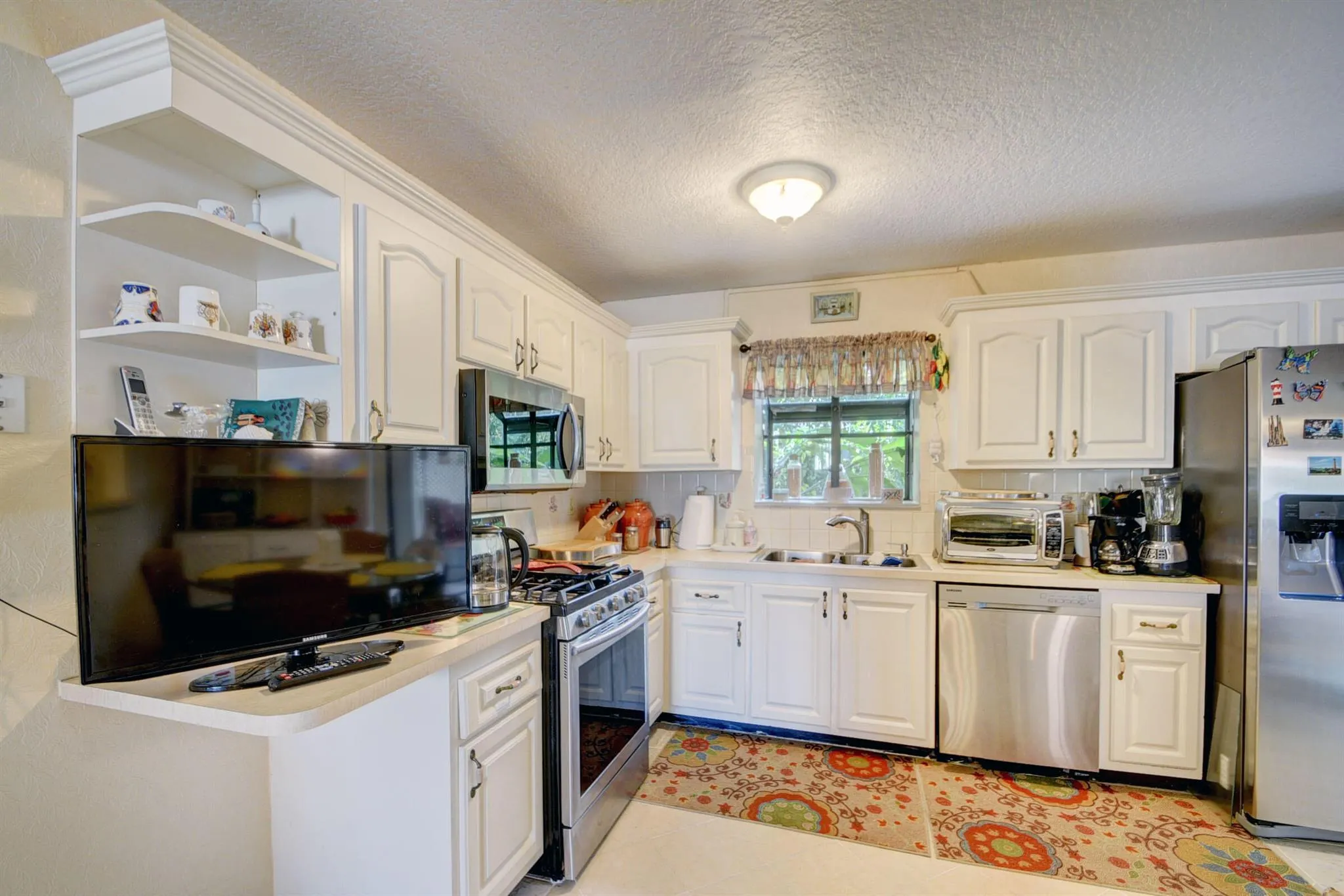 5882 Lincoln Circle W