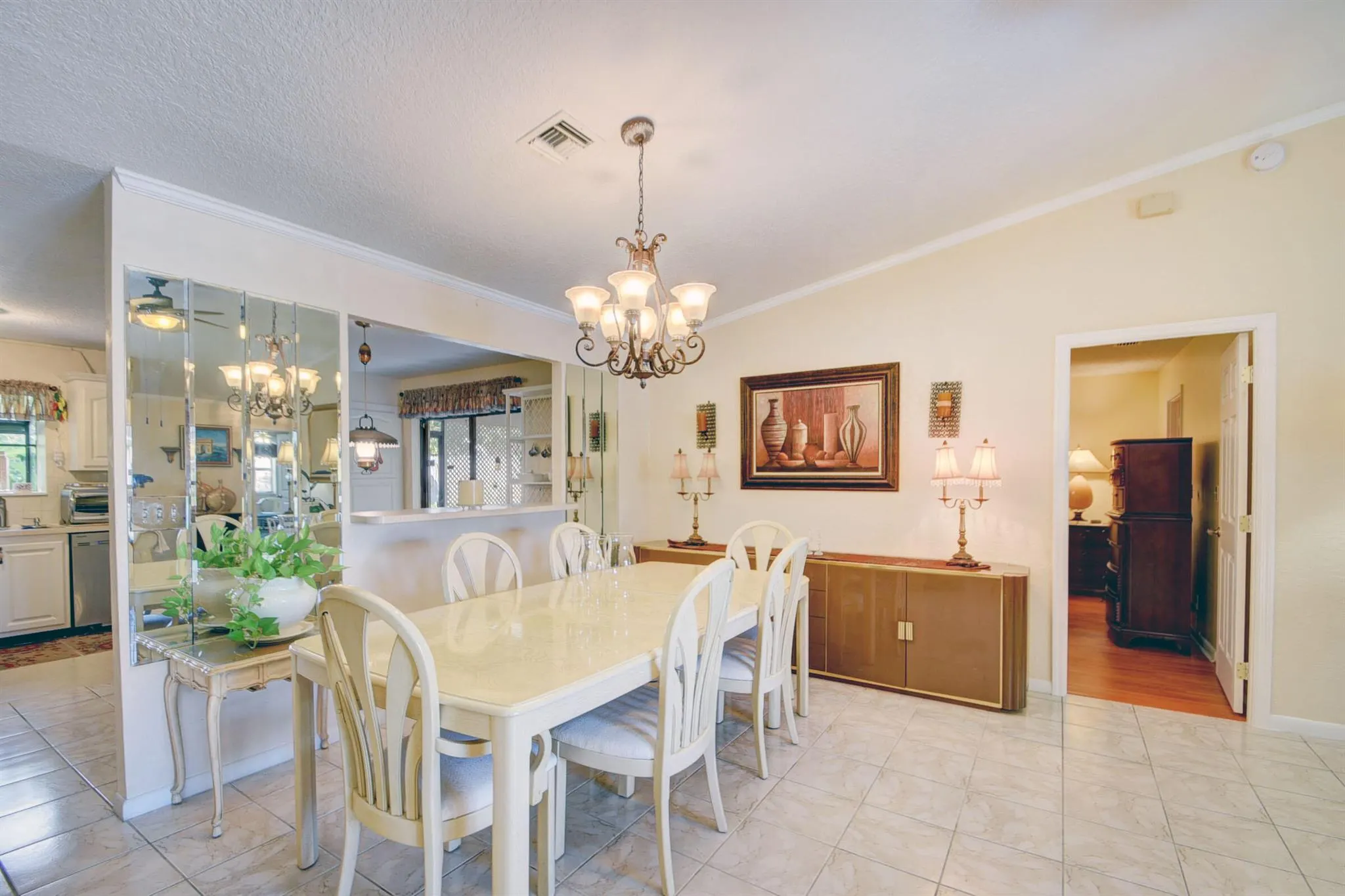 5882 Lincoln Circle W