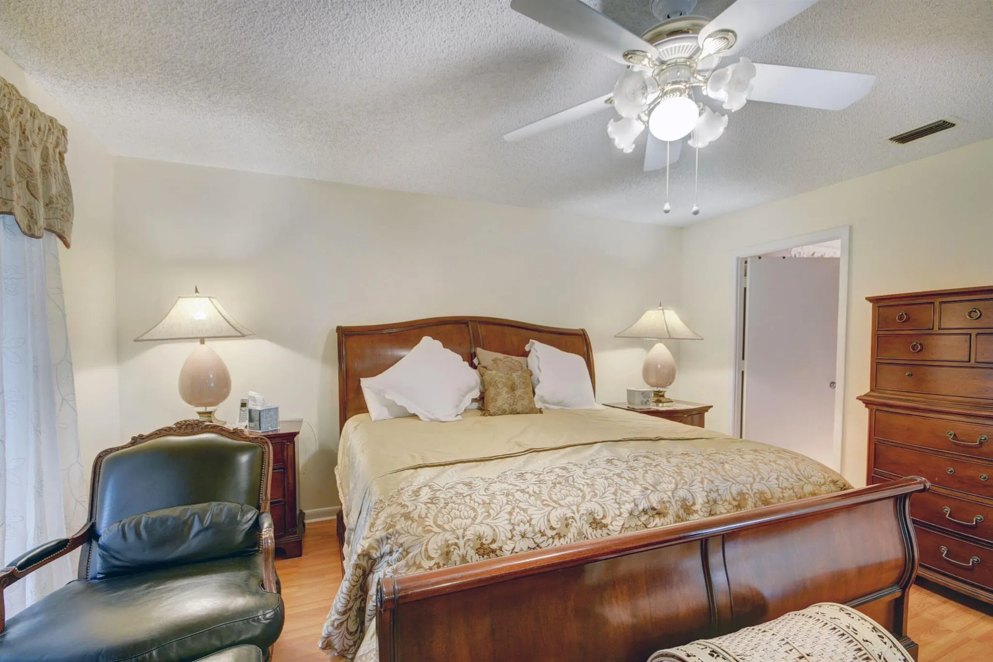 5882 Lincoln Circle W