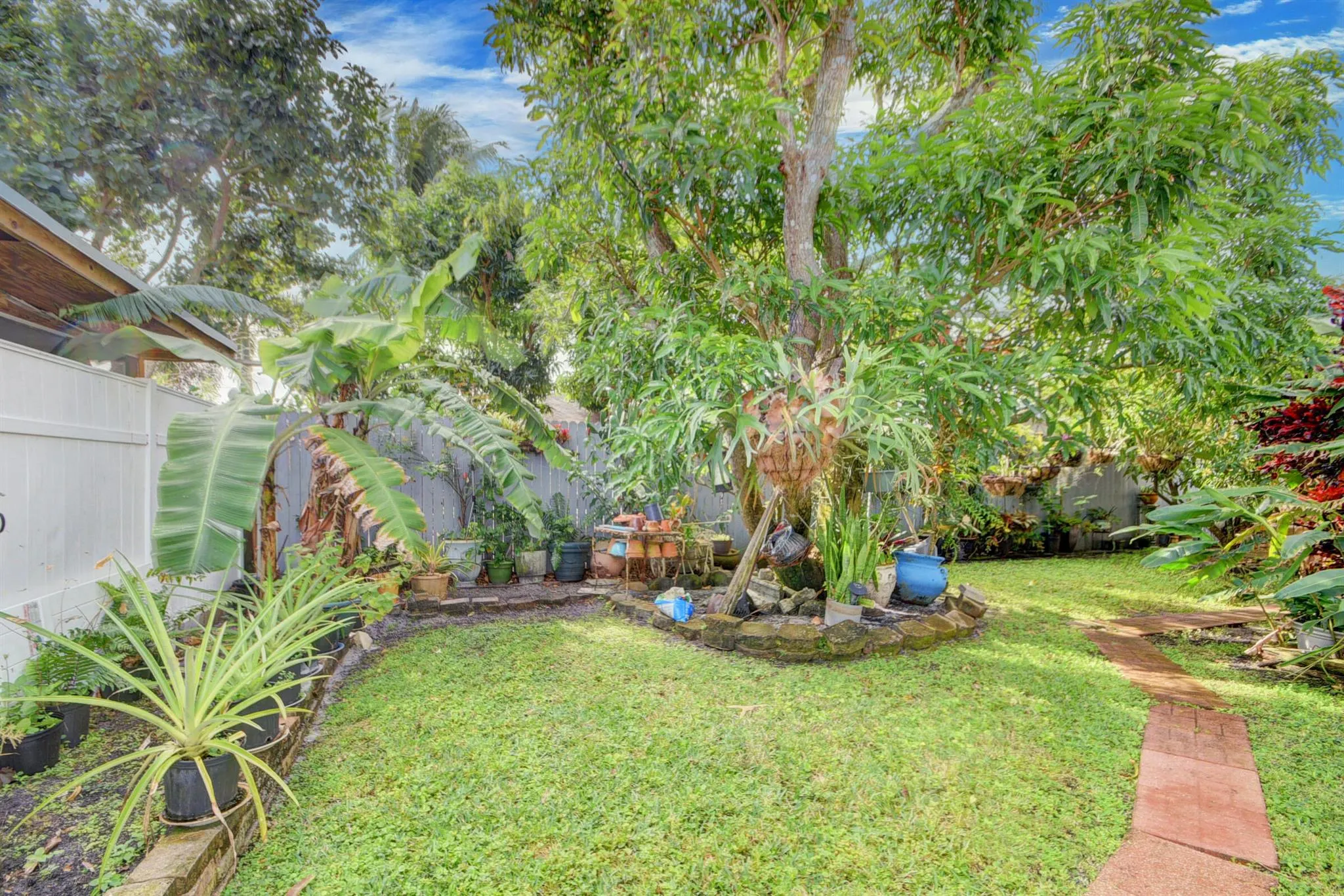 5882 Lincoln Circle W