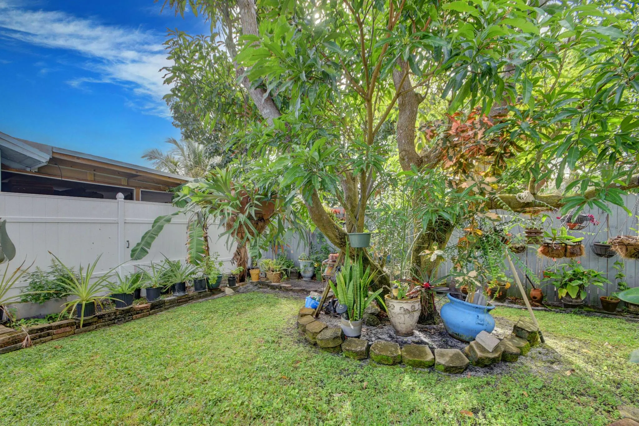 5882 Lincoln Circle W