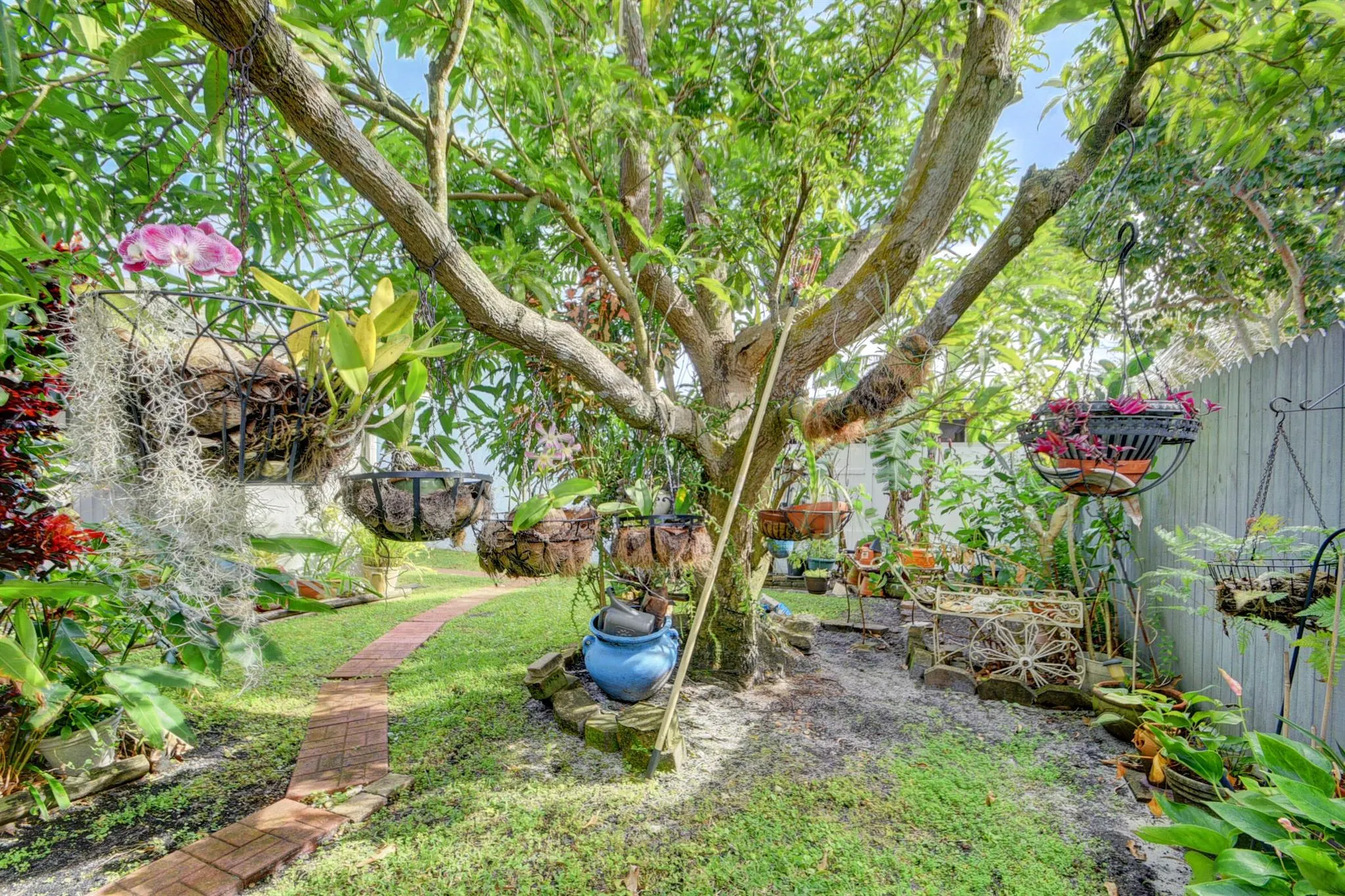 5882 Lincoln Circle W