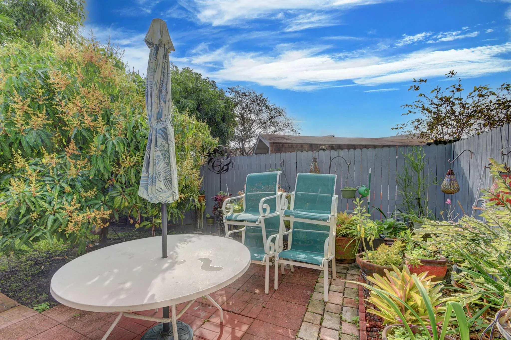 5882 Lincoln Circle W