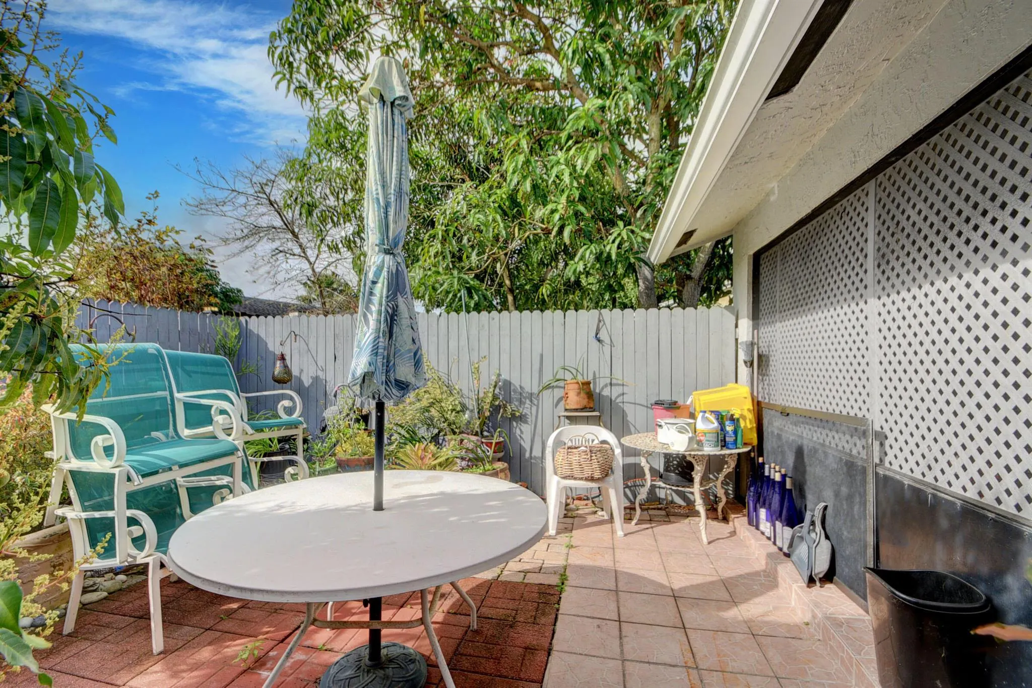 5882 Lincoln Circle W