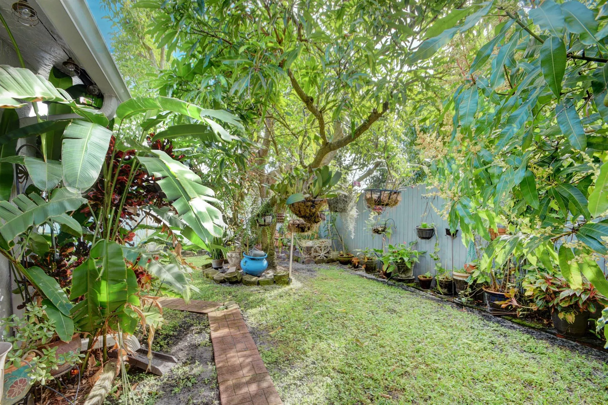 5882 Lincoln Circle W