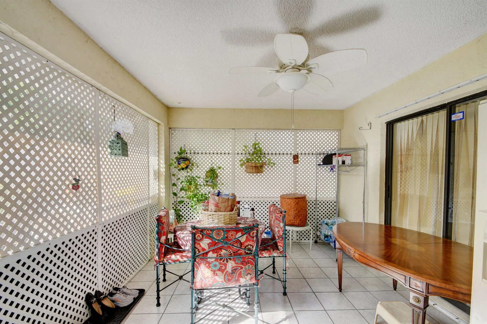 5882 Lincoln Circle W