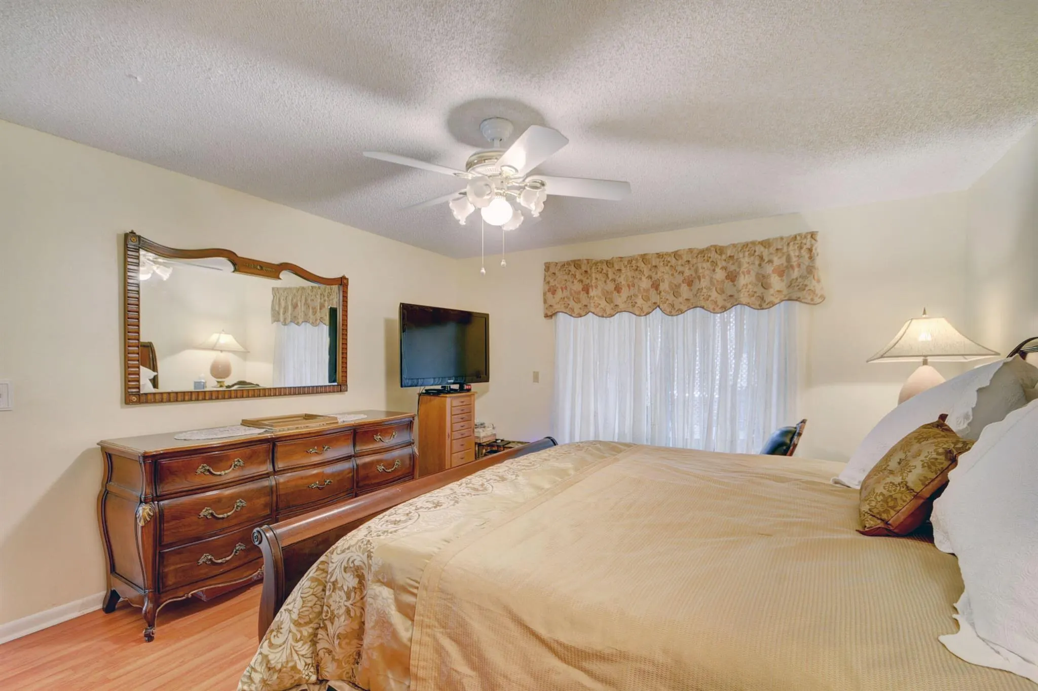 5882 Lincoln Circle W