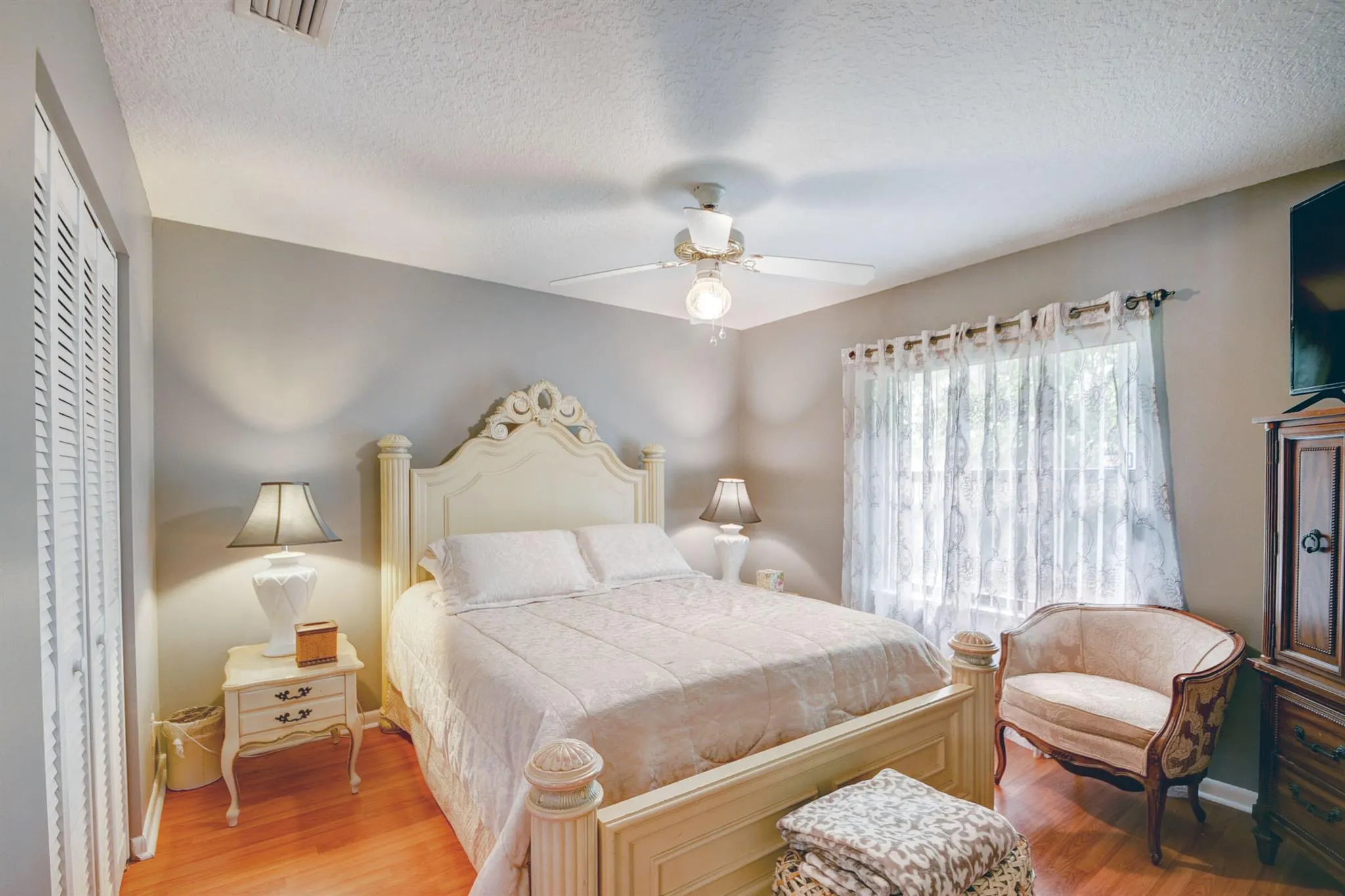 5882 Lincoln Circle W