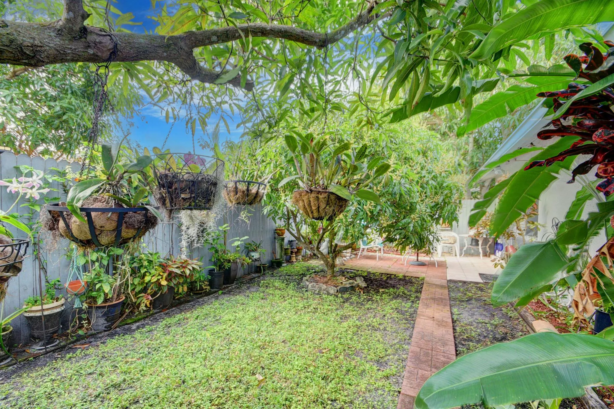 5882 Lincoln Circle W