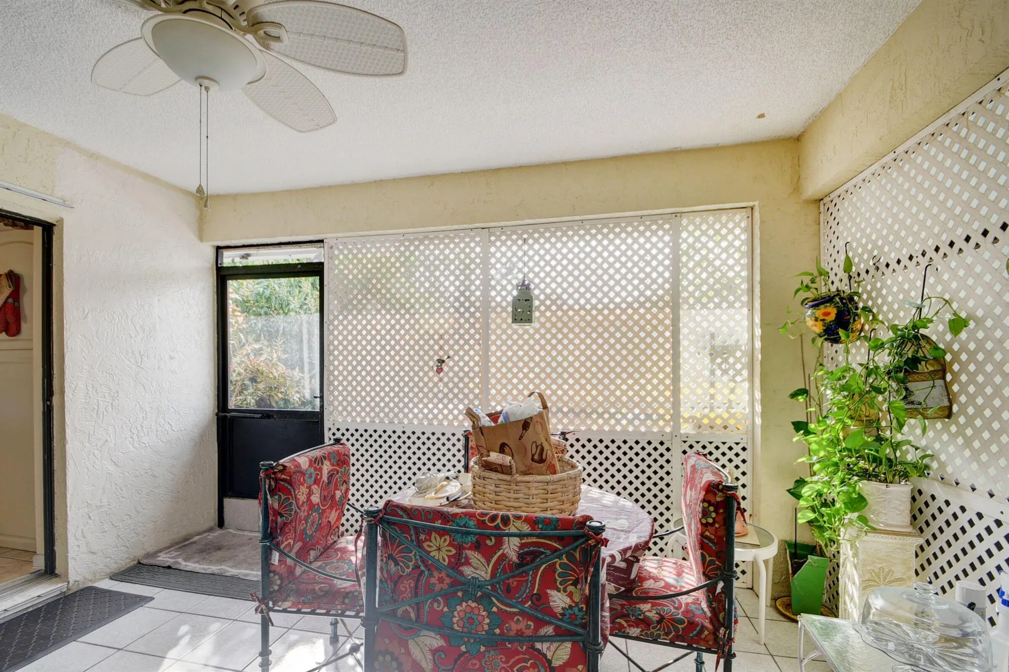 5882 Lincoln Circle W