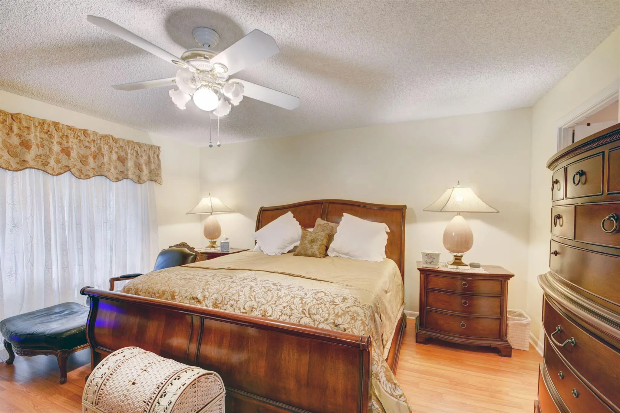 5882 Lincoln Circle W