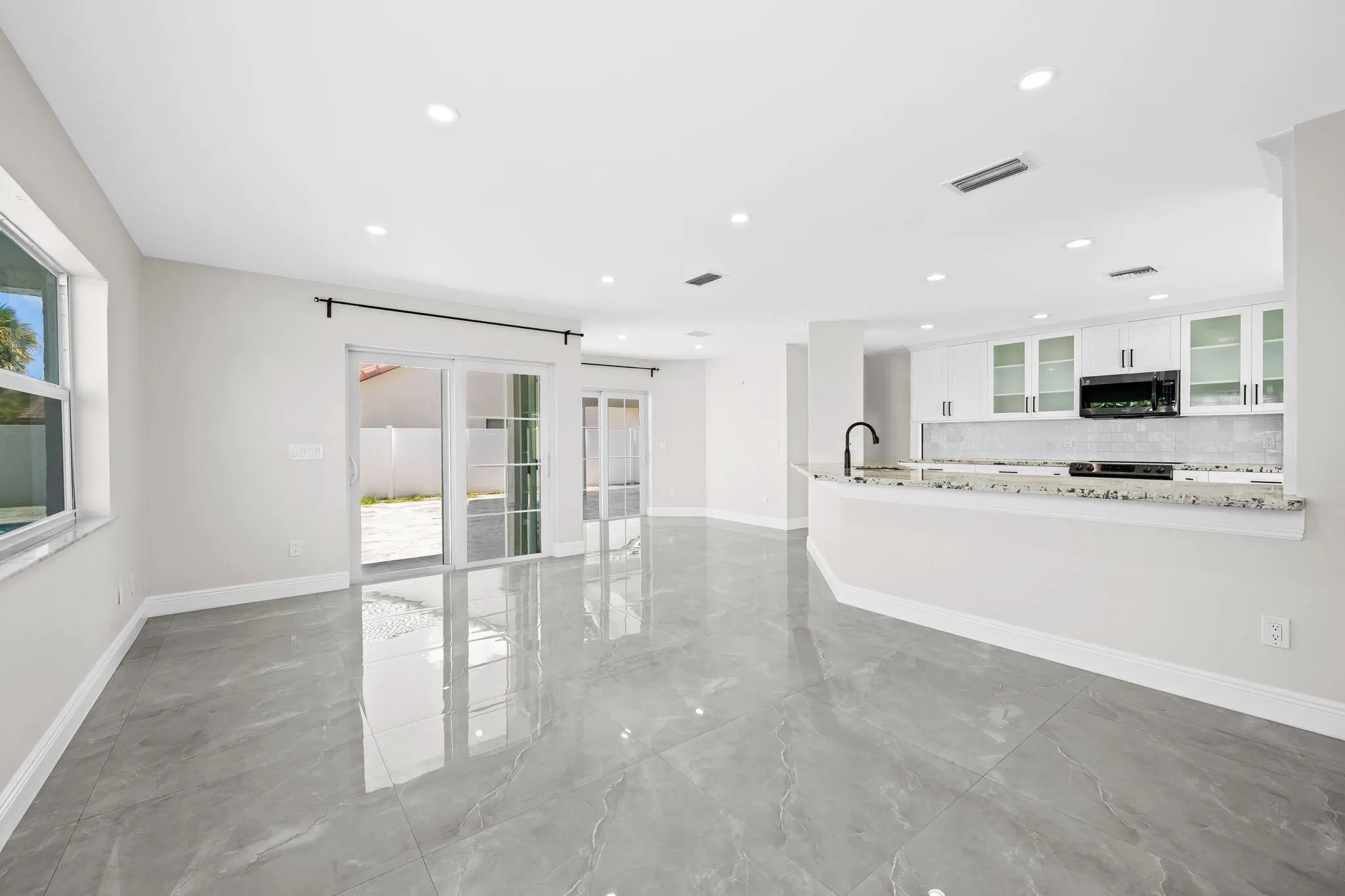 23162 L'Ermitage Circle