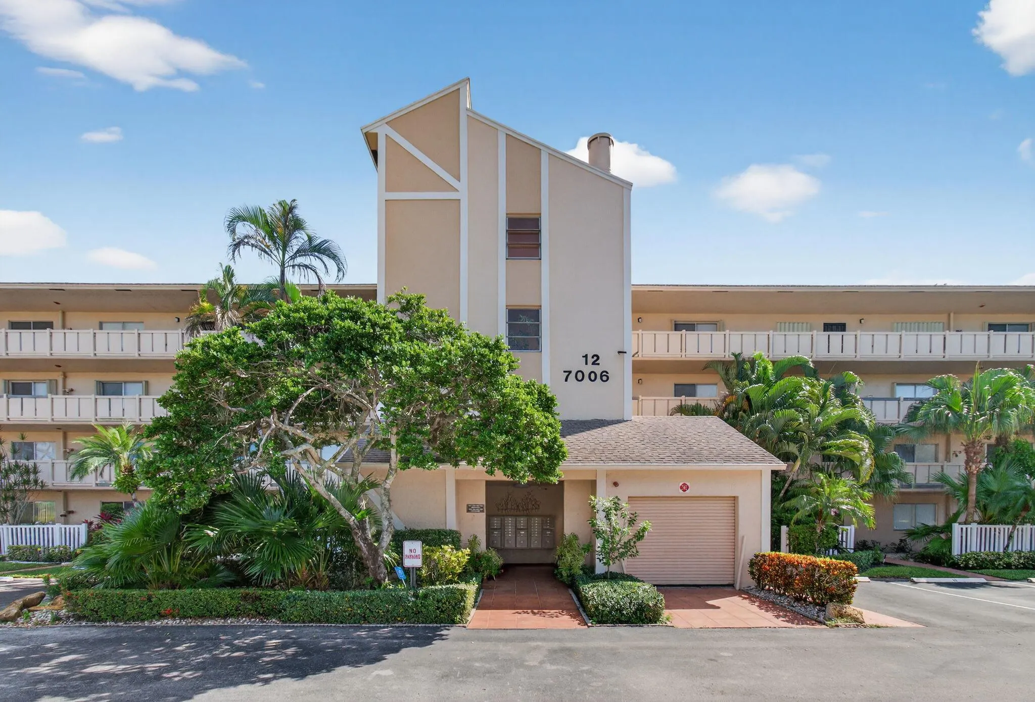 7006 Huntington Lane, #306