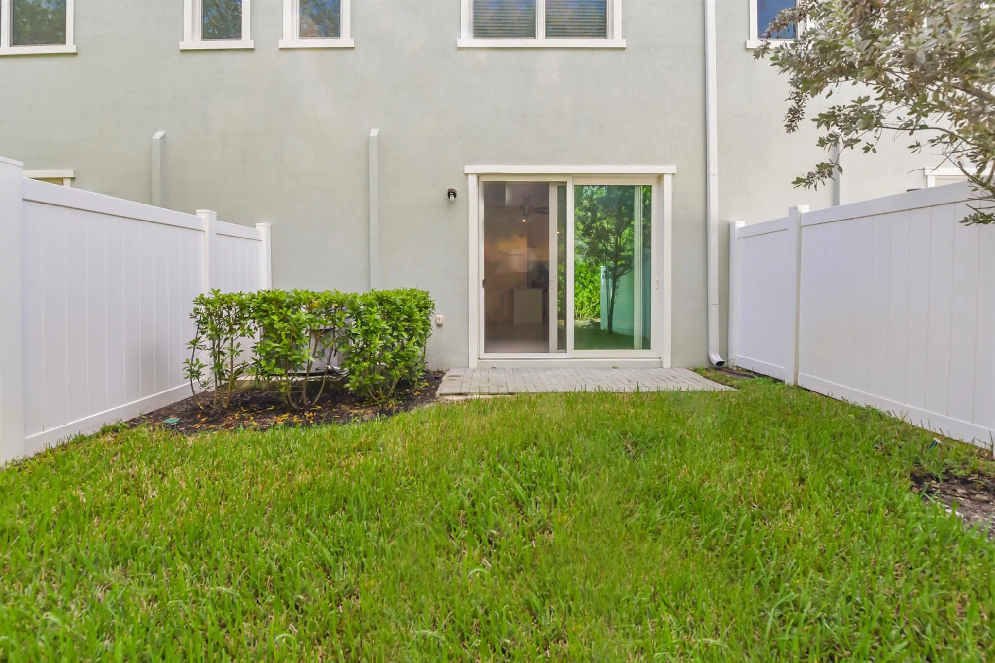 4519 Hollister Avenue